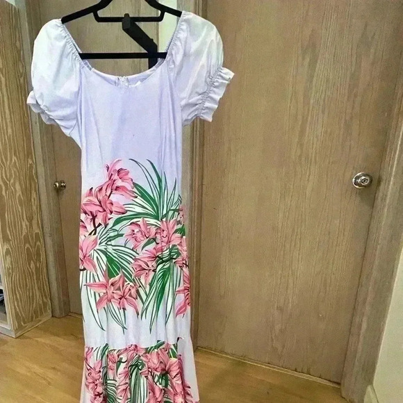 Worn Once - Hawaiian muumuu- lavender - Picture 4 of 9